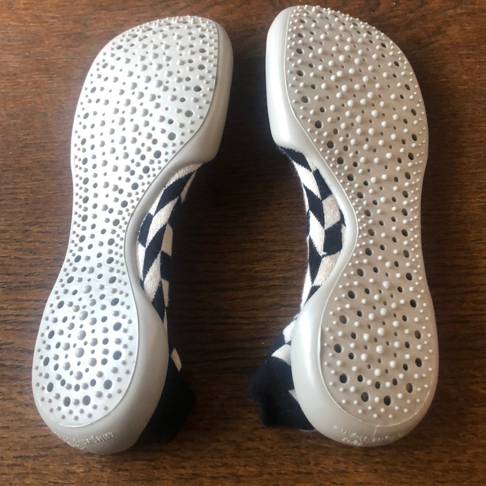 Slippers - Picture 2 of 4